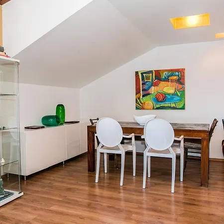 Catherine's Garden Apartment