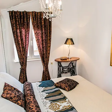 Catherine's Garden Apartment