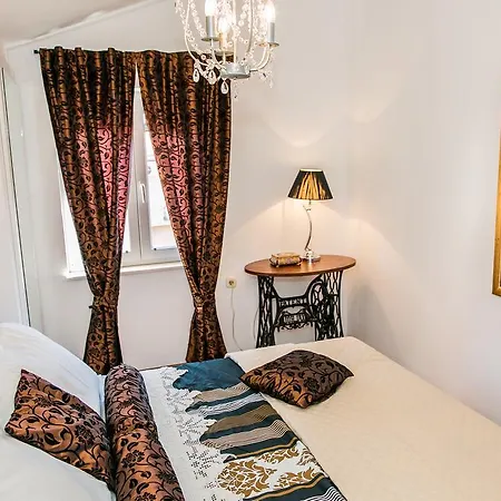 Catherine's Garden Apartment